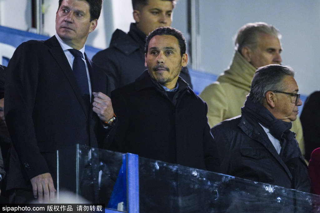 皇马防线告急!哈维·阿隆索迎双线作战考验,16岁天才后卫或将临危受命