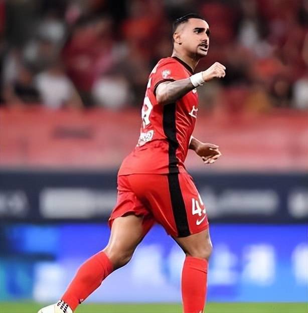 好消息!中超冠军队主力后腰将去意甲老牌劲旅试训,未来将挑大梁