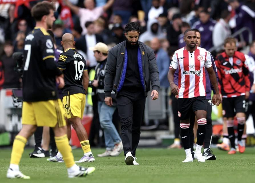 1比3惨败+1200万转会费省下?穆帅陷绝境本菲卡或换帅,曼联乐疯了?